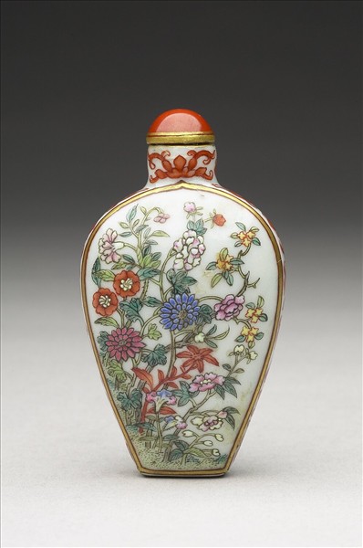 粉彩花卉紋鼻煙壺