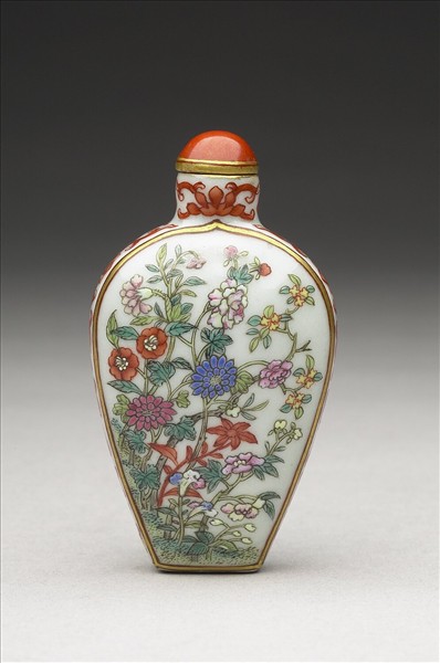 粉彩花卉紋鼻煙壺