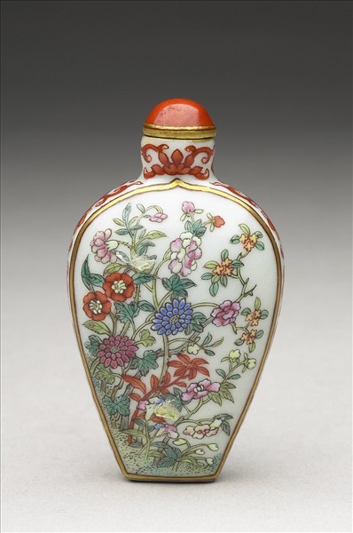 粉彩花卉紋鼻煙壺