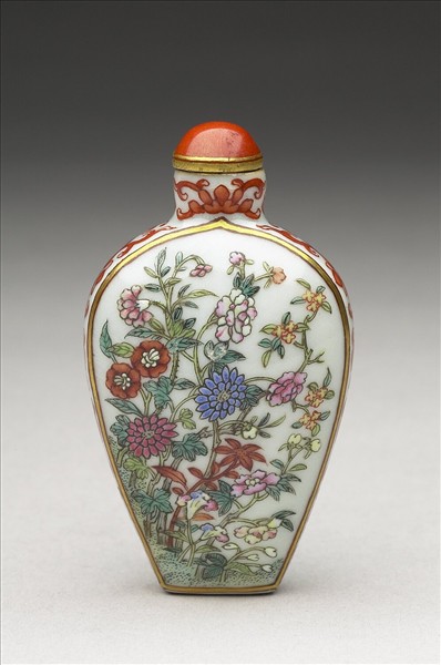 粉彩花卉紋鼻煙壺