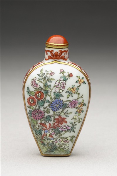 粉彩花卉紋鼻煙壺