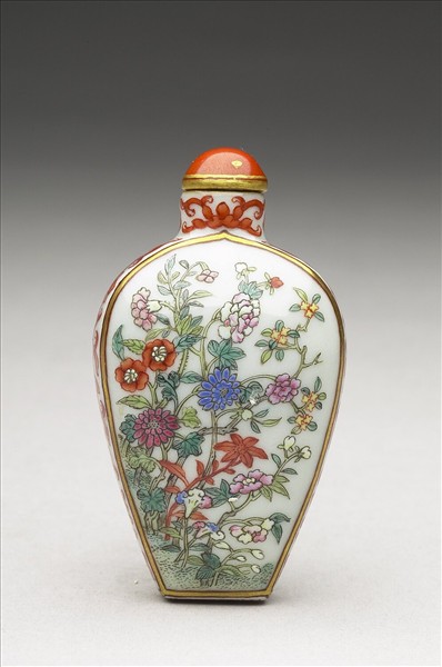 粉彩花卉紋鼻煙壺