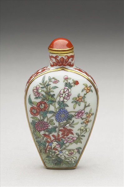 粉彩花卉紋鼻煙壺