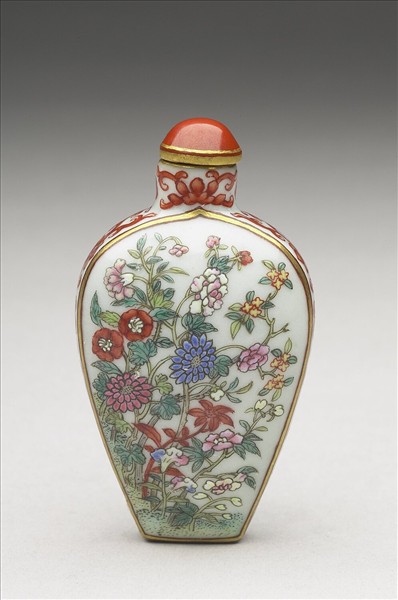 粉彩花卉紋鼻煙壺