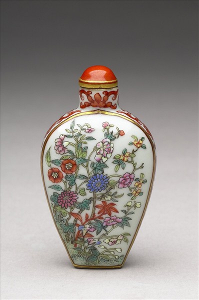 粉彩花卉紋鼻煙壺