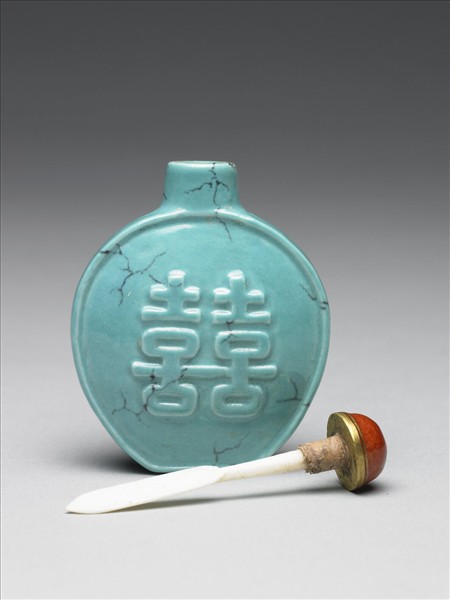 松綠石釉雙喜鼻煙壺