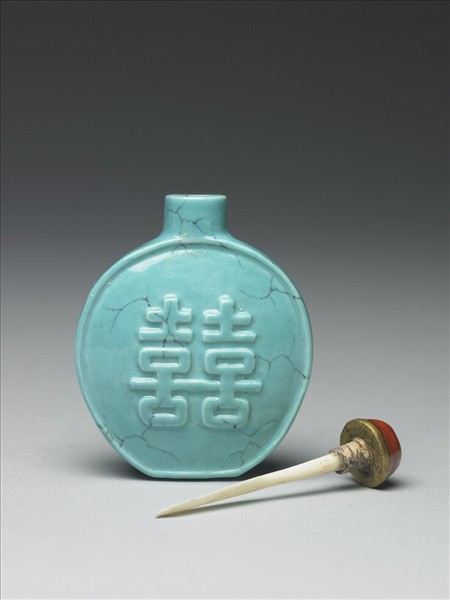 松綠石釉雙喜鼻煙壺