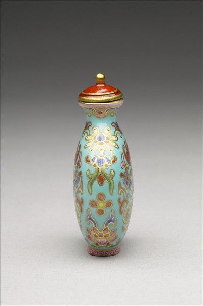 粉彩湖綠地花卉紋鼻煙壺