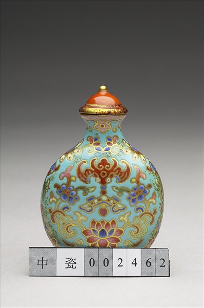 粉彩湖綠地花卉紋鼻煙壺