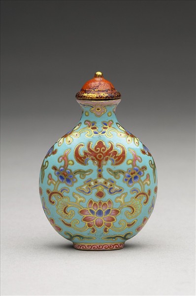 粉彩湖綠地花卉紋鼻煙壺