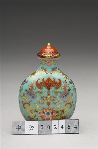 粉彩湖綠地花卉紋鼻煙壺