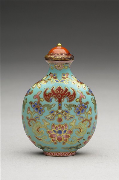 粉彩湖綠地花卉紋鼻煙壺