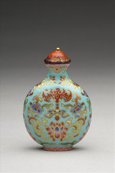 粉彩湖綠地花卉紋鼻煙壺