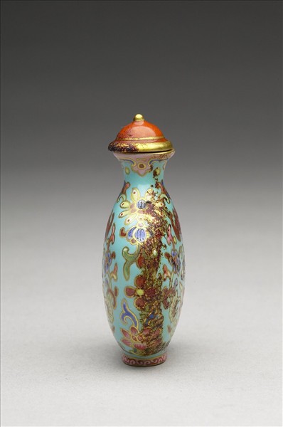 粉彩湖綠地花卉紋鼻煙壺