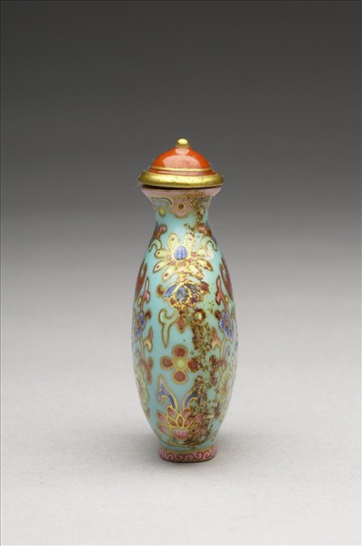 粉彩湖綠地花卉紋鼻煙壺