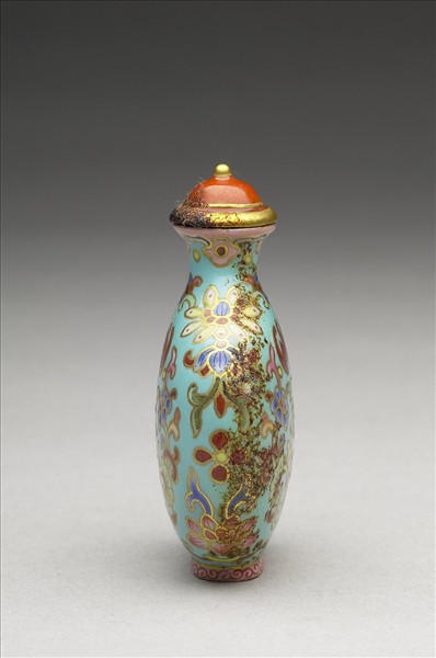 粉彩湖綠地花卉紋鼻煙壺