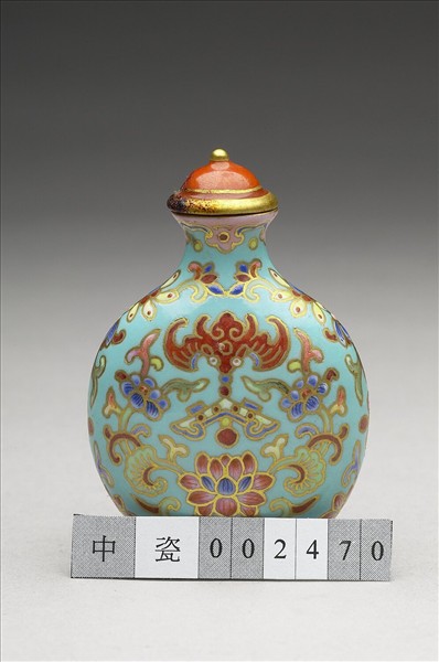 粉彩湖綠地花卉紋鼻煙壺