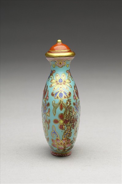 粉彩湖綠地花卉紋鼻煙壺