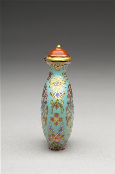 粉彩湖綠地花卉紋鼻煙壺