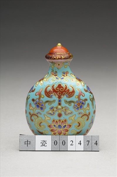 粉彩湖綠地花卉紋鼻煙壺