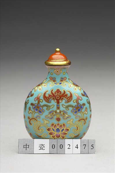 粉彩湖綠地花卉紋鼻煙壺