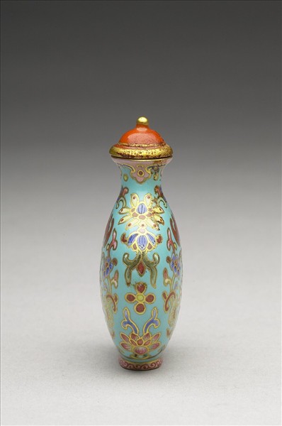 粉彩湖綠地花卉紋鼻煙壺