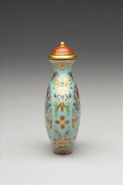 粉彩湖綠地花卉紋鼻煙壺