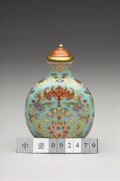 粉彩湖綠地花卉紋鼻煙壺