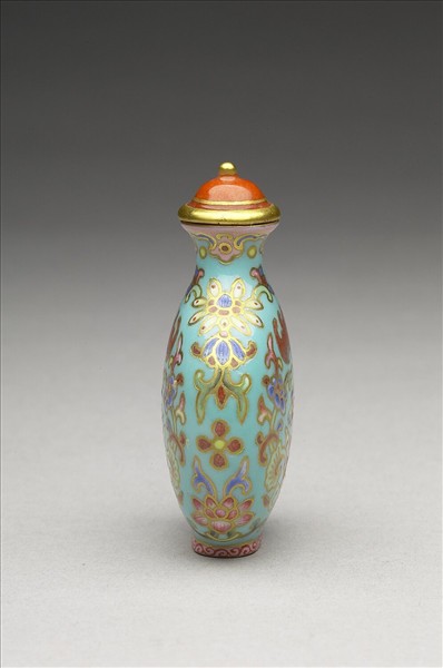 粉彩湖綠地花卉紋鼻煙壺