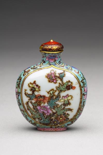 粉彩御製詩花卉紋鼻煙壺