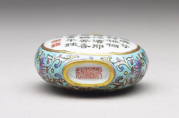 粉彩御製詩花卉紋鼻煙壺