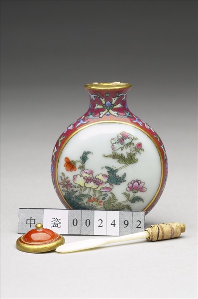 粉彩御製詩花卉紋鼻煙壺