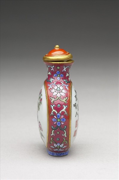 粉彩御製詩花卉紋鼻煙壺