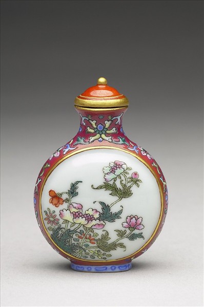 粉彩御製詩花卉紋鼻煙壺