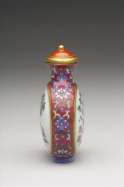 粉彩御製詩花卉紋鼻煙壺