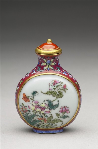 粉彩御製詩花卉紋鼻煙壺