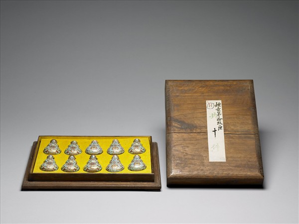 粉彩湖綠地纏枝花卉紋葫蘆式鼻煙壺