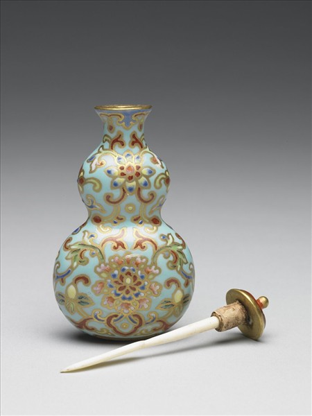 粉彩湖綠地纏枝花卉紋葫蘆式鼻煙壺