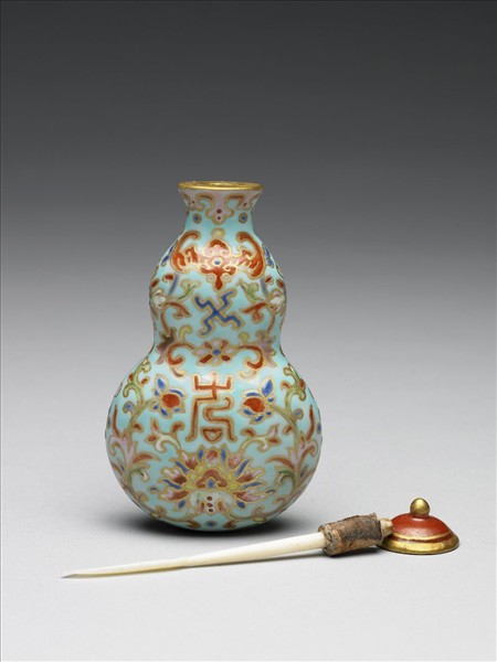 粉彩湖綠地纏枝花卉紋葫蘆式鼻煙壺