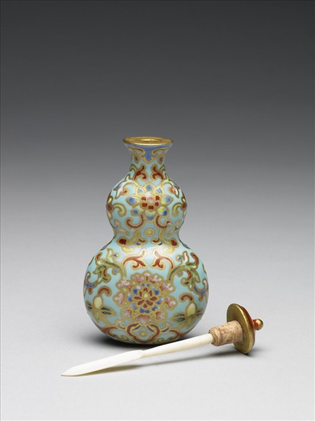 粉彩湖綠地纏枝花卉紋葫蘆式鼻煙壺