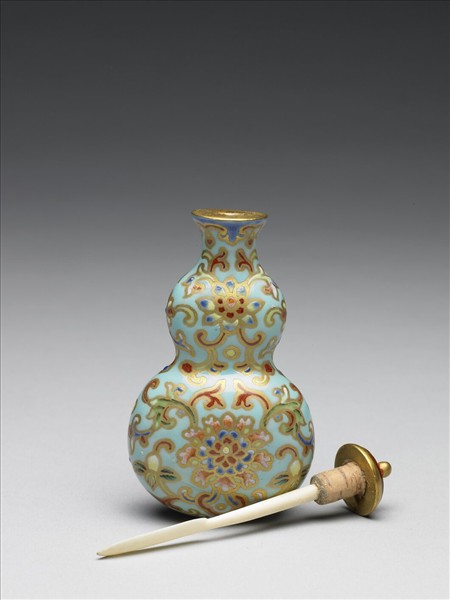 粉彩湖綠地纏枝花卉紋葫蘆式鼻煙壺