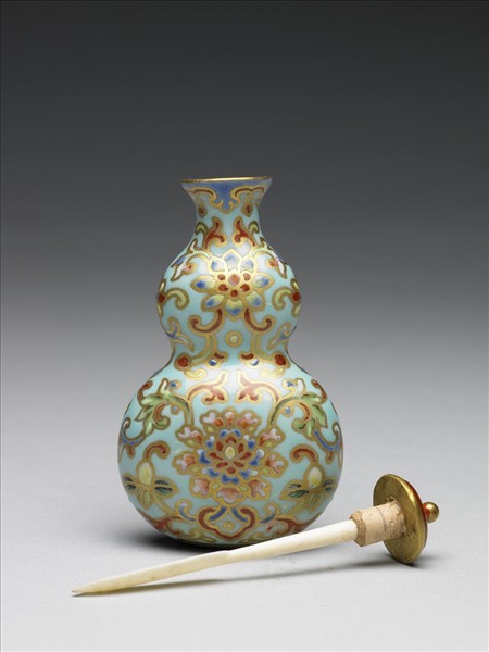 粉彩湖綠地纏枝花卉紋葫蘆式鼻煙壺