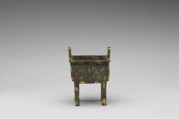 銅灑金雲雷紋方鼎