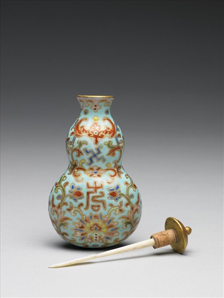 粉彩湖綠地纏枝花卉紋葫蘆式鼻煙壺