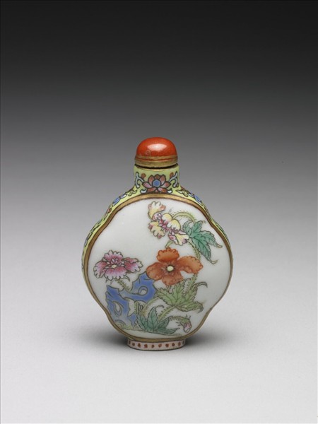 粉彩花卉紋鼻煙壺