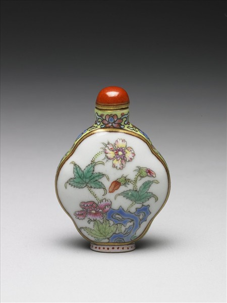 粉彩花卉紋鼻煙壺