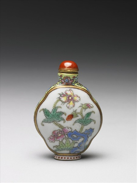 粉彩花卉紋鼻煙壺