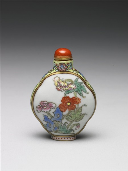 粉彩花卉紋鼻煙壺