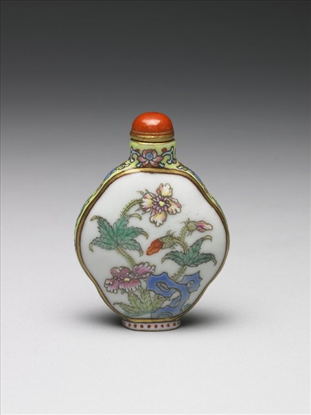 粉彩花卉紋鼻煙壺