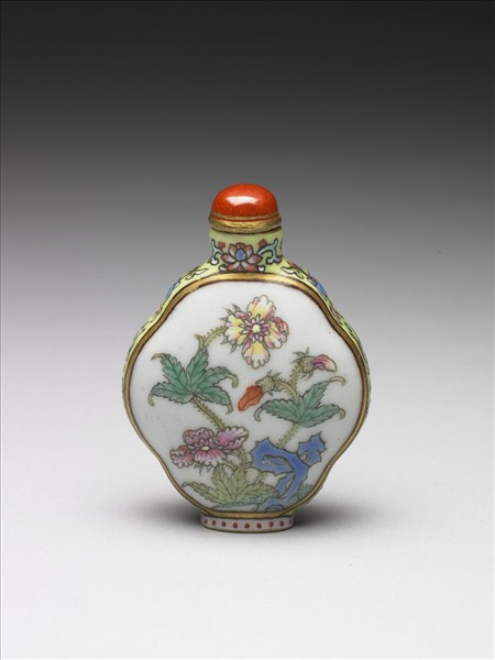 粉彩花卉紋鼻煙壺